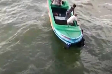 நுரைச்சோலை மின்நிலைய ஊழியர் ஒருவர் கடலில் விழுந்து மாயம்