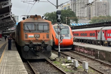 இந்தியாவிலேயே அதிவேகமாக செல்லும் ரயில் எது தெரியுமா?