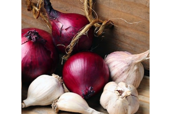 45 வருஷமா பூண்டு - வெங்காயத்தை தள்ளி வைத்த கிராமம் - ஷாக் பின்னணி! | Onion And Garlic Is Banned In Bihar Village