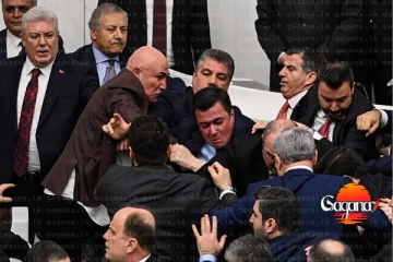 තුර්කිය ඇවිළේ පාර්ලිමේන්තුවේ ගුටි බැට පූජාවක්