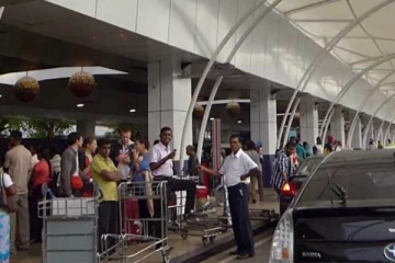 கனடா செல்ல முயற்சித்தவர் கட்டுநாயக்க விமான நிலையத்தில் கைது