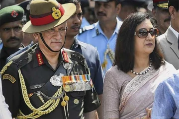 ஹெலிகொப்டர் விபத்து! இந்திய முப்படை தலைமை தளபதி உள்ளிட்ட 13 பேர் பலி