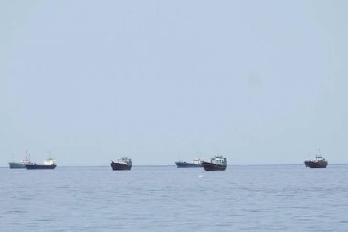 வளைகுடா பகுதியில் 6,000 கப்பல் பணியாளர்கள் தவிப்பு | 6 000 Seafarers Stranded In The Gulf Region