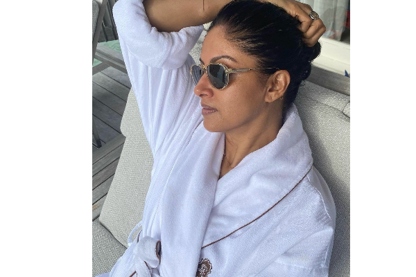 55 வயதில் நதியா எப்படி இருக்கின்றார் தெரியுமா? பார்த்து ஷாக்காகும் ரசிகர்கள் | Nadhiya Viral Photos