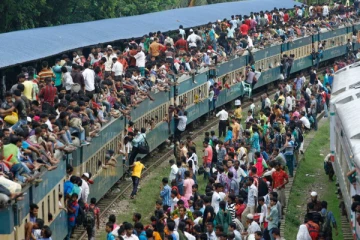 ரம்ஜான் பண்டிகை முன்னிட்டு ரெயில்களில் அலைமோதிய கூட்டம்!