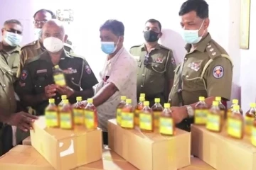 மறைத்து வைக்கப்பட்டிருந்த மதுபான போத்தல்களை கைப்பற்றிய பொலிஸார்
