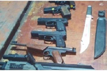 கொழும்பில் ஓய்வுபெற்ற வைத்தியர் வீட்டில் துப்பாக்கிகள் மீட்பு