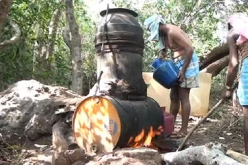 இந்தியாவில் 50 ஆண்டுகளில் கள்ளச்சாராய மரணம் - குஜராத் முதலிடம்