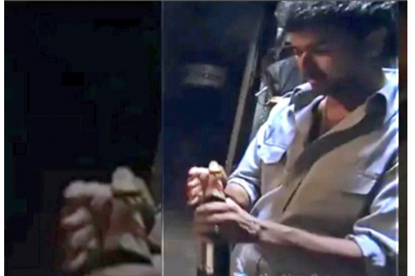 கையில் மது பாட்டிலுடன் தளபதி விஜய்.. சமூக வலைதளத்தில் சிக்கி பரவும் அதிர்ச்சி புகைப்படம்.. | Actor Vijay Beer Bottle