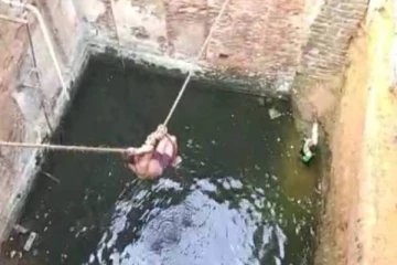 காதலியுடன் செல்போனில் பேசிக்கொண்டே கிணற்றில் விழுந்த இளைஞர்! 10 மணிநேர போராட்டத்திற்கு பின் மீட்பு