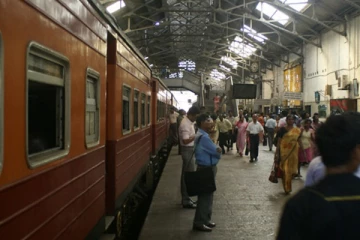 இன்று நள்ளிரவு முதல் நாட்டில் புகையிரத பயணிகள் எதிர்நோக்கவுள்ள சிக்கல்