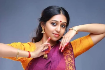 சோலோ ஹீரோயினாக கலக்க வரும் நடிகை லட்சுமி மேனன்.. வெளியான படத்தின் First லுக் போஸ்டர்..