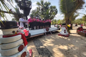 பாலன் இயேசு கிறிஸ்துவின் பிறப்பை முன்னிட்டு றீ(ச்)ஷாவில் சிறப்பாக இடம்பெற்ற கரோல் நிகழ்வு!  (Photo)