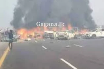 වාහන කිහිපයක් එකිනෙක ගැටෙයි - 32ක් ජිවිතක්ෂයට පත් වුණ බිහිසුණු රිය අනතුර. (PHOTOS)