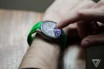 உங்கள் வாழ்க்கையை மாற்றும் கைகடிகாரத்தை எப்படி அணியவேண்டும்? ஒரு போதும் இந்த தவறை செய்யாதீங்க!