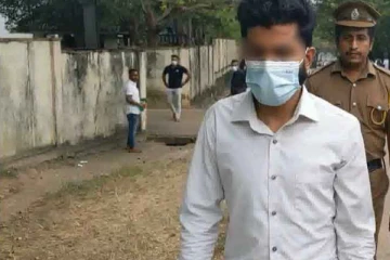 බාලවයස්කාර පාසල් සිසුවියකගේ බෑගයේ තිබී උපත්පාලන පෙති හමුවෙයි - විමර්ශනවලදී හෙළිවූ ඇඟ හිරිවැටෙන කතාව..ගුරුවරයෙකුත් අත්අඩංගුවට..!