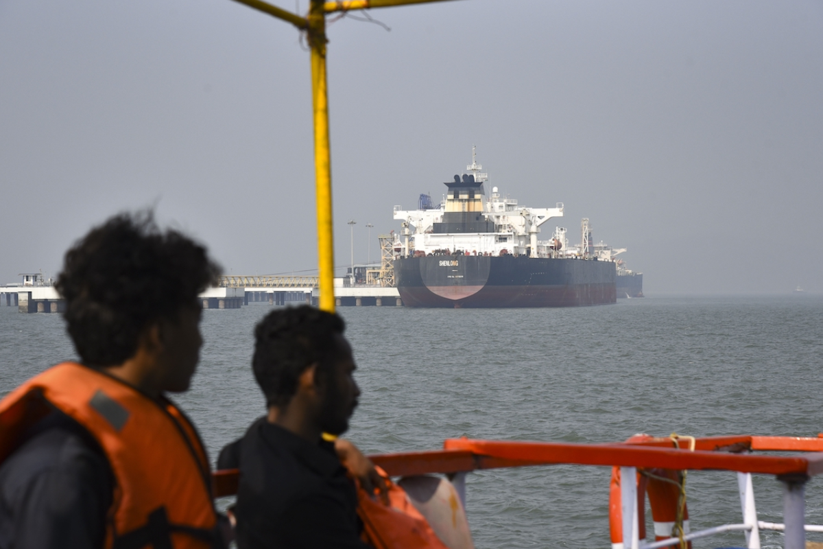 Strait of Hormuzஇல் சிக்கியுள்ள இந்திய கப்பல்கள்.. மீட்டெடுக்க தீவிர நடவடிக்கையில் இந்தியா | India Iran Talks Ease Hormuz Shipping Crisis Strait of Hormuzஇல் சிக்கியுள்ள இந்திய கப்பல்கள்.. மீட்டெடுக்க தீவிர நடவடிக்கையில் இந்தியா | India Iran Talks Ease Hormuz Shipping Crisis