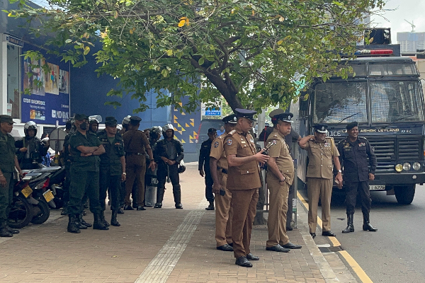 முக்கிய அமைச்சருக்கு எதிராக கொழும்பில் வெடித்த போராட்டம் - குவிக்கப்பட்டுள்ள காவல்துறையினர் | Protest In Colombo Against Minister