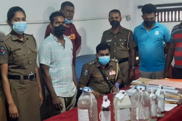 கசிப்பு விற்பனையில் ஈடுபட்ட பெண் ஒருவர் கைது (Photo)