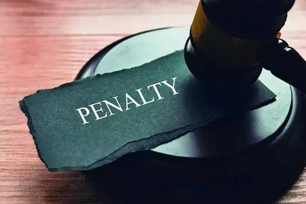 இந்தோனேசியாவில் பரபரப்பு ; திருமணத்திற்கு புறம்பான உறவு மற்றும் மதுபாவனைக்காக 140 கசையடிகள் | 140 Lashes Extramarital Affair Drinking Alcohol