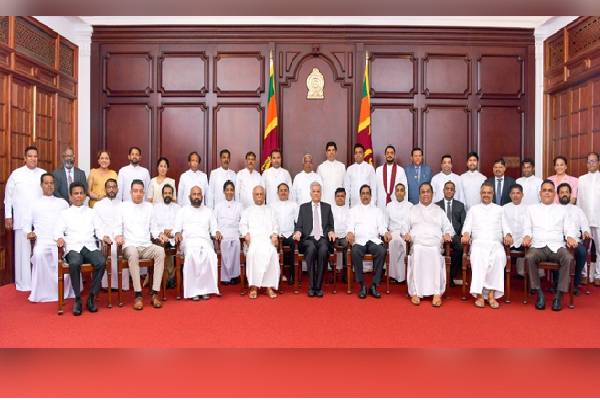ஜனாதிபதி ரணிலின் தலைமையில் இன்று இராஜாங்க அமைச்சர்கள் பதவியேற்பு! | Leadership Of President Ranil The State Ministers