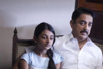 22 வயதில் இப்படியா? நீச்சல் உடையில் அதிரவைத்த கமல் ரீல் மகள்!!