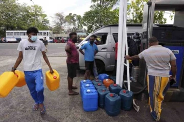 இலங்கையில் பெட்ரோல், டீசல் விலை நிர்ணயித்து அந்நாட்டு அரசு உத்தரவு - விலை எவ்வளவுன்னு தெரியுமா? இதோ