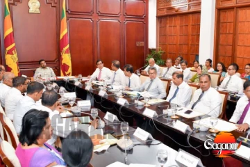කළින් ආණ්ඩු හිතුමතේට රටේ හැමතැනම රජයේ ගොඩනැගිලි හදලා, ඒ අස්සේ පාලම් ව්යාපෘති 18කුත් අතරමඟ