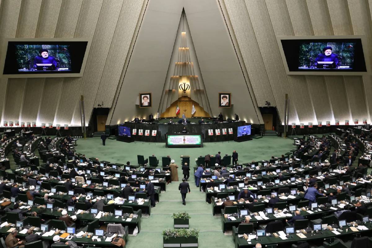 வளைகுடாவில் அமெரிக்காவின் கார்க் தீவு மூலோபாயமும் வர்த்தக ஏகோபோகமும் | Why Is The Us Trying To Take Over Cork Island