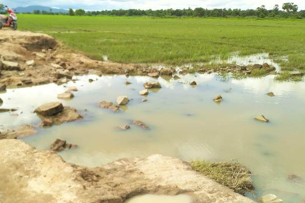 மழை வெள்ளத்தில் அடித்துச் செல்லப்பட்ட வீதி! - ஐபிசி தமிழ்