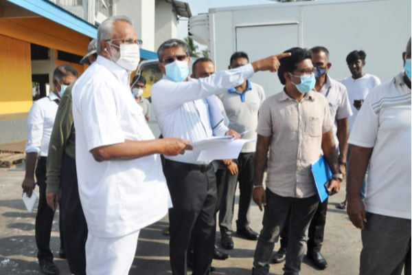 பேலியகொடை மீன் சந்தைக்கு சென்ற அமைச்சர் டக்ளஸ் | Minister Douglas Visits Peliyagoda Fish Market பேலியகொடை மீன் சந்தைக்கு சென்ற அமைச்சர் டக்ளஸ் | Minister Douglas Visits Peliyagoda Fish Market