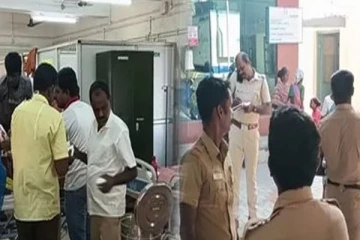ஆசிரியர், மாணவனுக்கு அரிவாள் வெட்டு ; பென்சிலுக்காக மாணவன் செய்த மோசமான செயல்