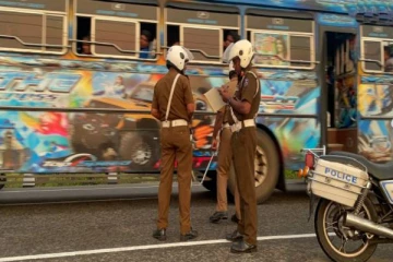 நேருக்கு நேர் மோதி இரண்டு பேருந்துகள்... 40 பேருக்கு நேர்ந்த நிலையில்!