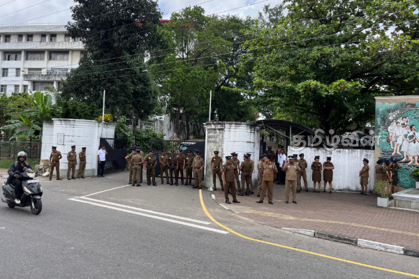 கொழும்பில் மாபெரும் போராட்டம்! குவிக்கப்பட்டுள்ள பொலிஸார் | Protest Against Education Reform In Colombo