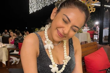 ராகுல் ப்ரீத் ட்ரான்ஸ்பரென்ட் உடையால் வந்த பெரிய சங்கடம்! பார்ட்டி போட்டோ