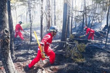 கனடாவில் கட்டுக்கடங்காமல் பரவும் காட்டுத்தீ