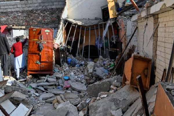 துயரமாக மாறிய திருமணக் கொண்டாட்டம் ; எரிவாயு வெடித்து மணமக்கள் உட்பட எட்டு பேர் பலி | Wedding Celebration Eight People Killed துயரமாக மாறிய திருமணக் கொண்டாட்டம் ; எரிவாயு வெடித்து மணமக்கள் உட்பட எட்டு பேர் பலி | Wedding Celebration Eight People Killed