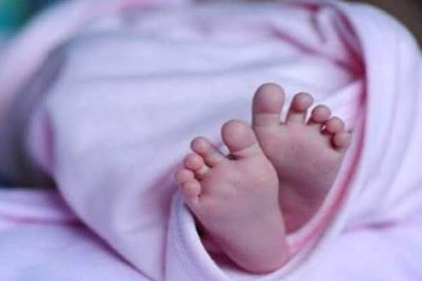 இன்ஸ்டாகிராமில் பழகிய காதலனுக்காக கழிவறையில் குழந்தை பெற்ற 17 வயது மாணவி | Schoolgirl In Madurai Crime