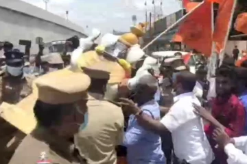 தடையை மீறி விநாயகர் சிலை வழிபாடு- போலீசாருடன் தள்ளுமுள்ளு