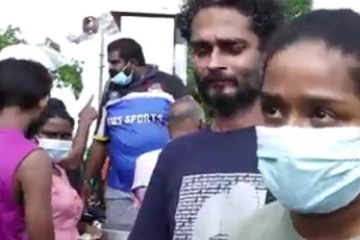"දවස් 3ක් අපේ දුක කතා කළේ නෑ.. උන්ගේ ගෙවල් ගිනි තියපුවයි උන්ගෙ නැතිවෙච්ච දේවල් කතා කළා.. එක වේලක් කන්ඩ රුපියලක් හොයාගන්ඩ නෑ.. වරෙන්කෝ සුදු ඇඳගෙන ජන්දෙ ඉල්ලන්න.. (VIDEO