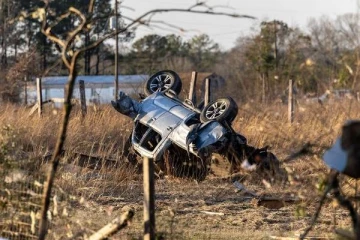 சூறாவளியால் சின்னாபின்னமான அமெரிக்காவின் பல மாகாணங்கள்: வீடுகள் தரைமட்டம்
