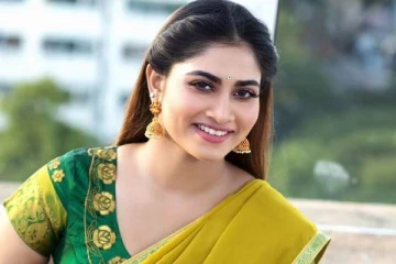 மேலாடையை அரைகுறையாக போட்டு பிக்பாஸ் புகழ் ஷிவானி எடுத்த போட்டோ ஷுட்- செம வைரல்