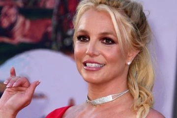 கர்ப்பம் கலைந்த சோகத்தில் பிரபல பாப் பாடகி