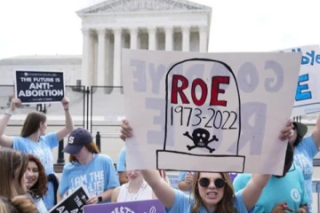 அமெரிக்காவில் நீதிமன்ற உத்தரவால்  அலைக்கழிக்கப்படும் 10 வயது சிறுமி!