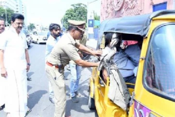 சாலையில் விழுந்த இளைஞர் , களத்தில் இறங்கிய முதலமைச்சர் : ஆச்சரியப்பட்ட அதிகாரிகள்