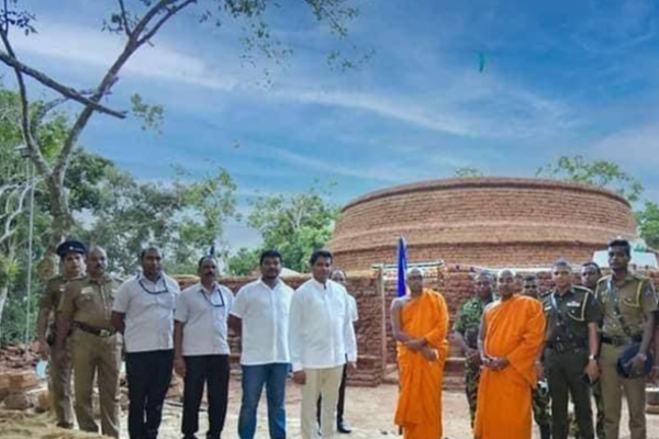 இரவோடு இரவாக திடீரென பிரித்ஓதி வழிபாட்டில் ஈடுபட்ட அமைச்சர்கள் | Ministers Engaged In Separatist Worship Overnight