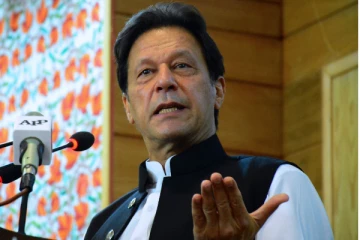 “எப்படியாவது ஜெயிச்சிடுங்கய்யா ப்ளீஸ்” - அதீத நம்பிக்கையில் பாகிஸ்தான் பிரதமர்