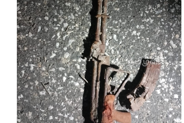 நெடுந்தீவு பகுதியில் பாவனையற்ற காணி ஒன்றிலிருந்து துப்பாக்கி மீட்பு | Gun Recovered From Unused Land In Neduntheevu நெடுந்தீவு பகுதியில் பாவனையற்ற காணி ஒன்றிலிருந்து துப்பாக்கி மீட்பு | Gun Recovered From Unused Land In Neduntheevu