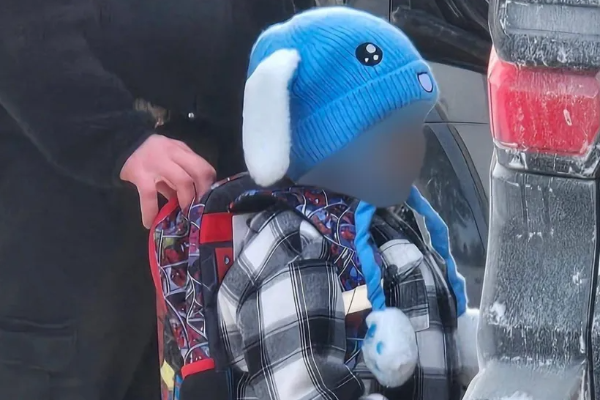 அமெரிக்காவில் தொடரும் ட்ரம்பின் அடக்குமுறை! 5 வயது சிறுவன் கைதால் கொதிநிலை | Ice Operation Detains 5 Year Old Boy Arrest Us