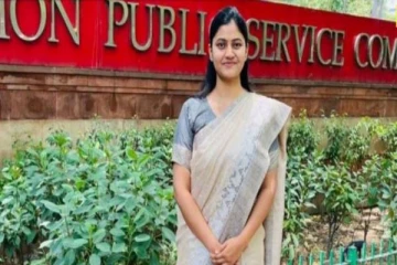 அதிக சம்பளம் தரும் வேலையை விட்டு UPSC தேர்வில் வெற்றி பெற்று IPS அதிகாரியான பெண்ணின் கதை
